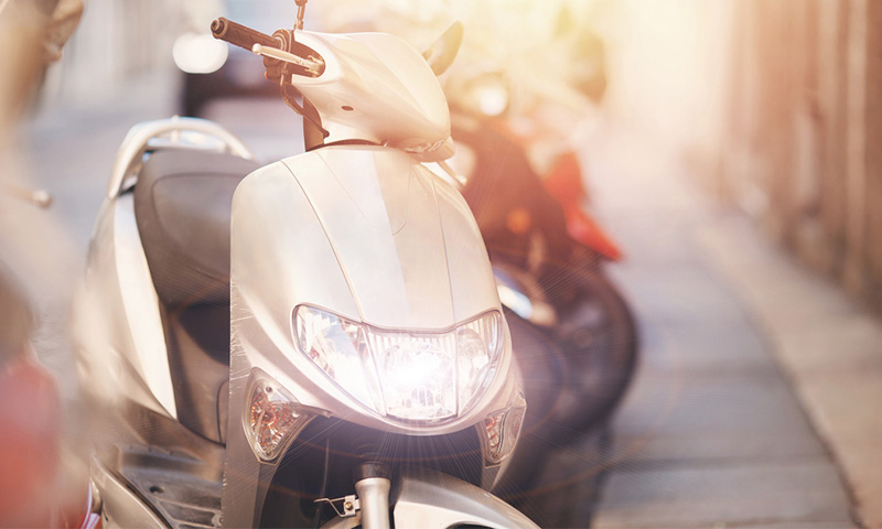 汽車遠光燈危害大？電動車遠光燈危害是汽車的7倍，該管管了！